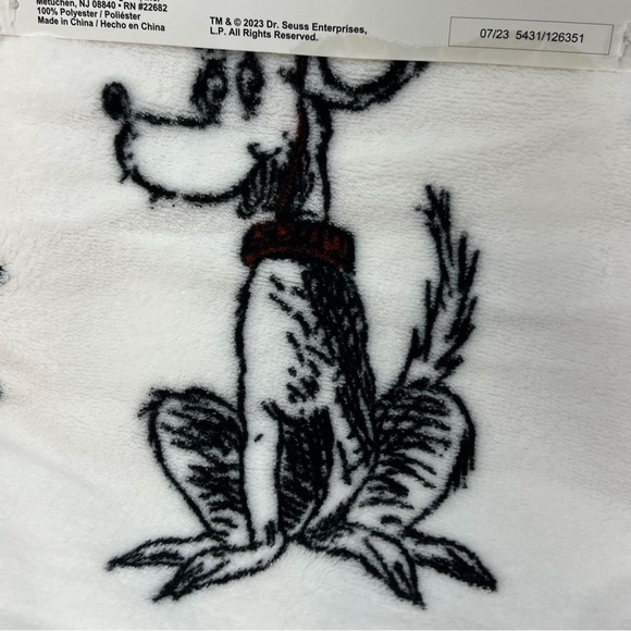 How The Grinch Stole Christmas Oversized VIRAL Throw Blanket - Sketch Print - Picture 3 of 12